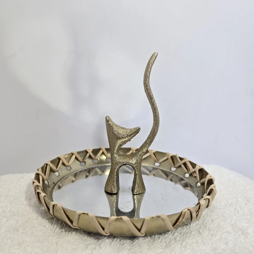 Brass Tone Cat Mirrored Ring Holder Trinket Dish Straw Woven Plate Shelf Sitter